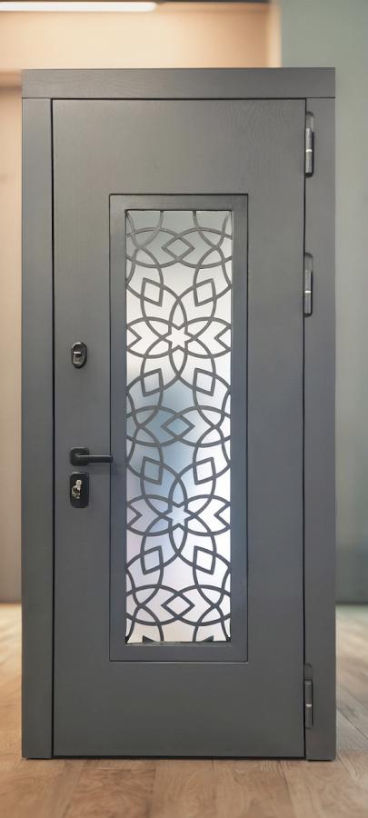 Серая дверь с лазерной резкой