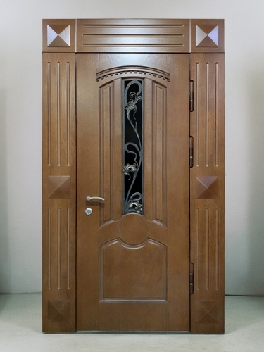 С широкими наличниками