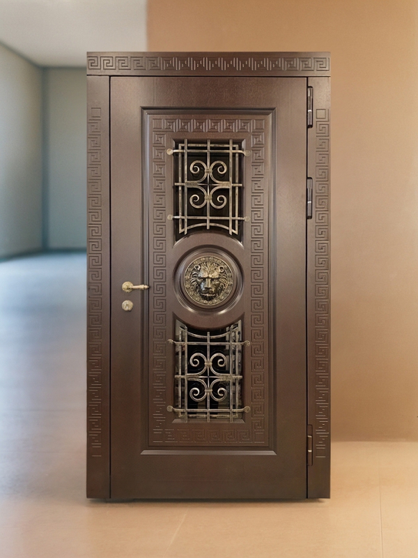 Со львом в центре