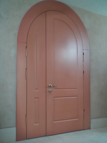 Арочная полуторная дверь