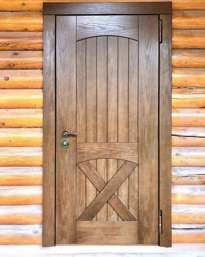 Стальная дверь в доме