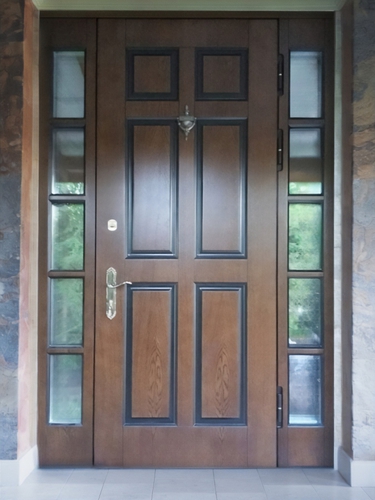 Парадная дверь со стеклами
