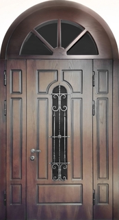 Полуторная термодверь с арочной остекленной фрамугой и ковкой (панели МДФ)