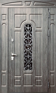 Нестандартная входная термодверь с остеклением и ковкой (МДФ ПВХ с фрезерованием)