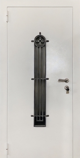 Входная термодверь с узким стеклом и кованой решеткой (отделка – белый порошковый окрас) Входная термодверь с узким стеклом и кованой решеткой (отделка – белый порошковый окрас)